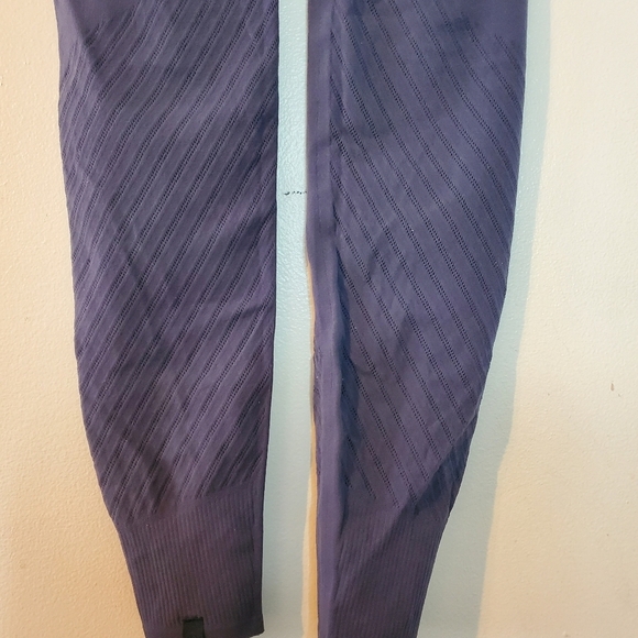 Lululemon seamless yoga leggings with mesh style bottom - Picture 8 of 11
